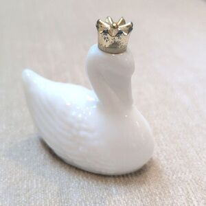 Avon Royal Swan White Milk Glass Perfume Bottle Vintage 1970's